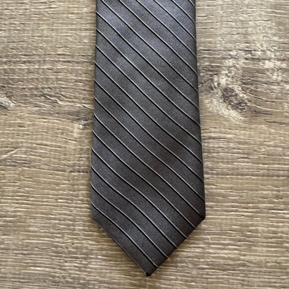 Calvin Klein Men’s Gray/Lavender Extreme Slim 100% Silk Tie with Stripe Accent - Picture 4 of 7